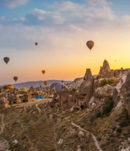Isparta kalkışlı Kapadokya turu - peri bacaları ve balon manzarası